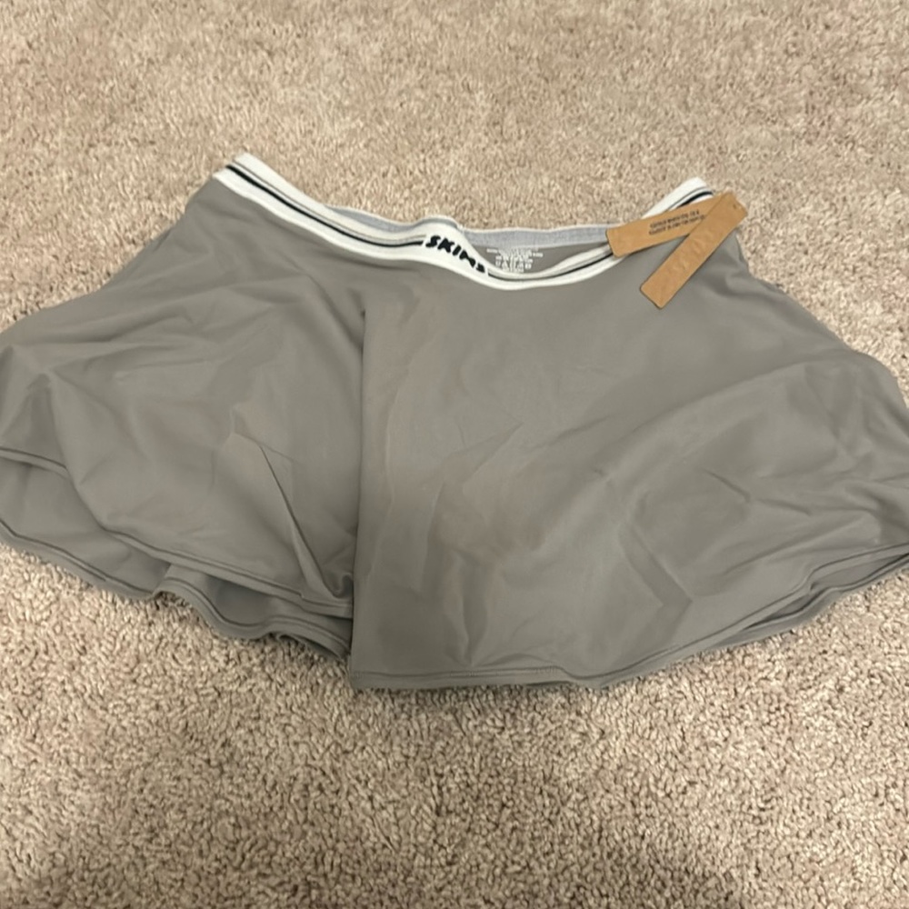 Skims skort